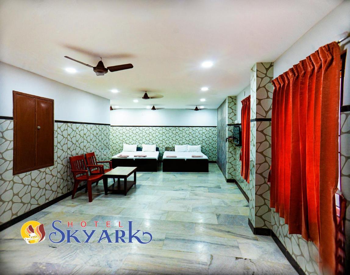 Hotel Skyark Канякумари Екстериор снимка