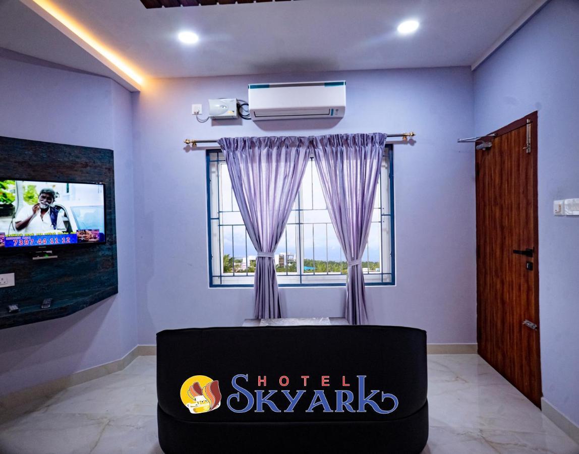 Hotel Skyark Канякумари Екстериор снимка
